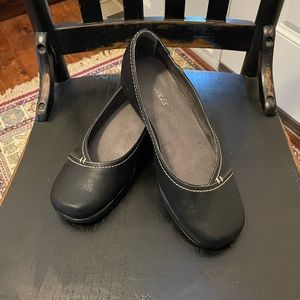 Aerosoles black flats